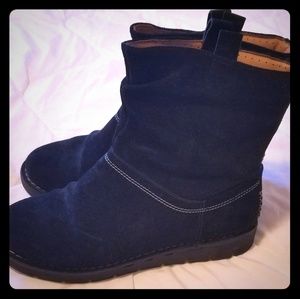 Clark black suede pull on boots in size 8.5 W